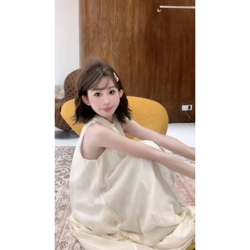 THREE GOOOD殷三吉 牛乳卷花苞设计师款无袖连衣裙 SQ230463