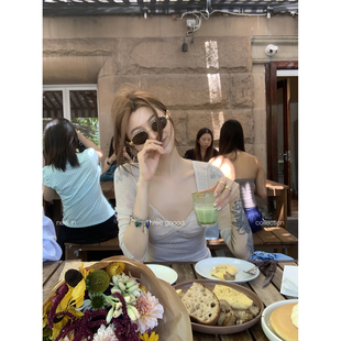 THREE GOOOD殷三吉 微闪氛围感银丝透透感钻石领扭结长袖打底衫女