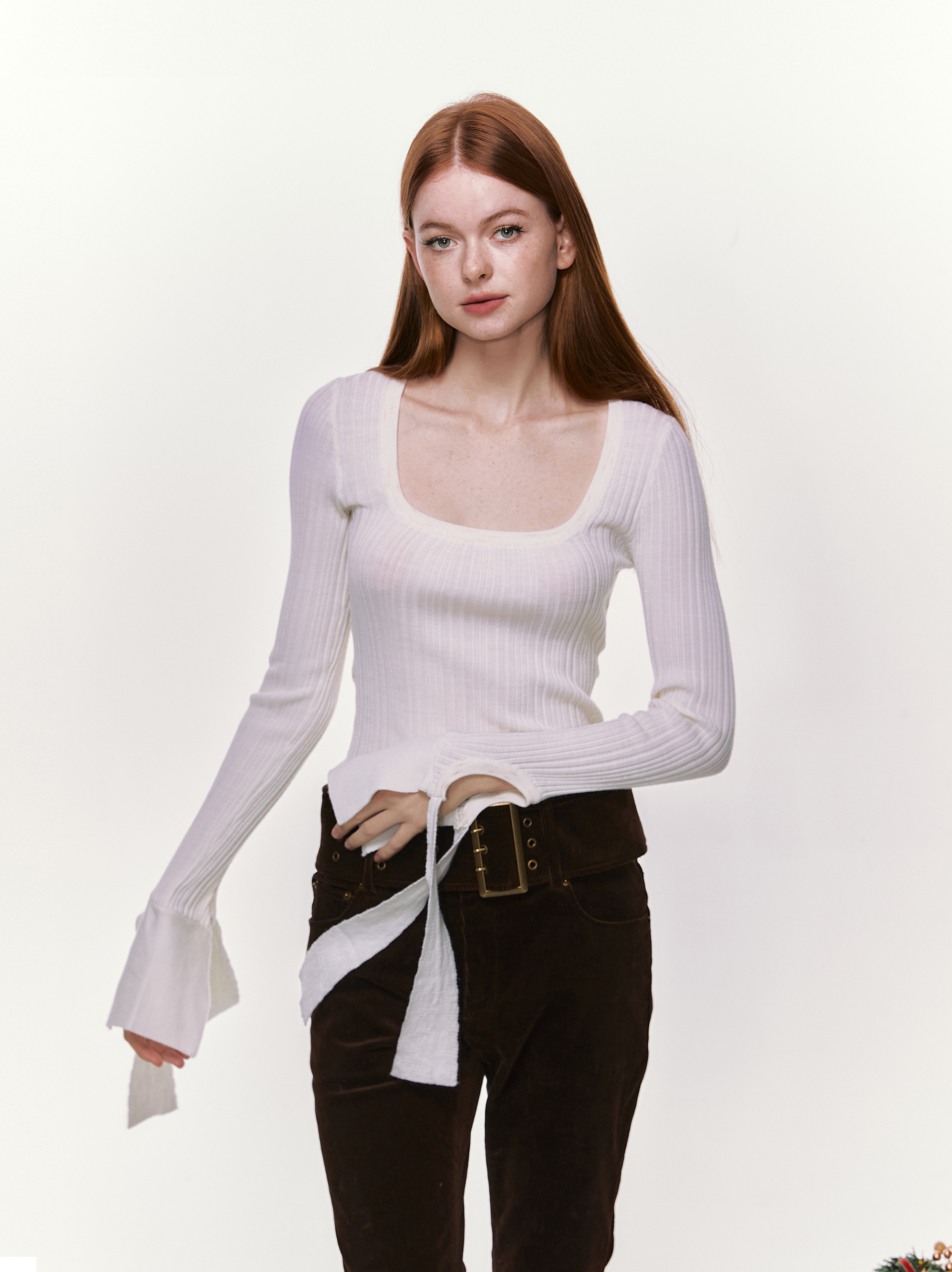 THREE GOOOD殷三吉D千岛森会时髦慵懒风U领系带打底衫 ZZ230064