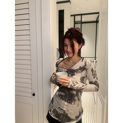 THREE GOOOD殷三吉【海岛阳光】蛇纹系带斜肩长袖打底衫女2025新