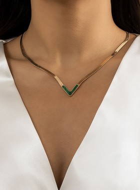 欧美网红钛钢V字项链女轻奢高级感V领型扁蛇骨链锁骨链不掉色配饰