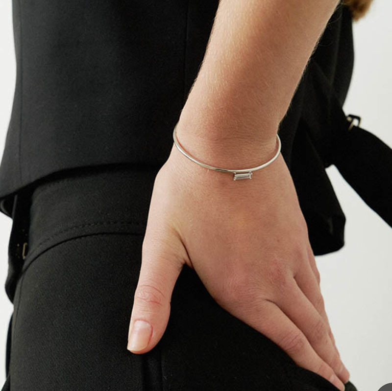 韩版INS风时尚小巧水滴C型方钻开口手镯钛钢镀18K金手环百搭显细