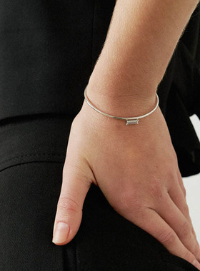 韩版INS风时尚小巧水滴C型方钻开口手镯钛钢镀18K金手环百搭显细