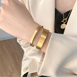 欧美金色宽面拉丝钛钢镀18K金手镯手环女INS网红简约冷淡风高品质