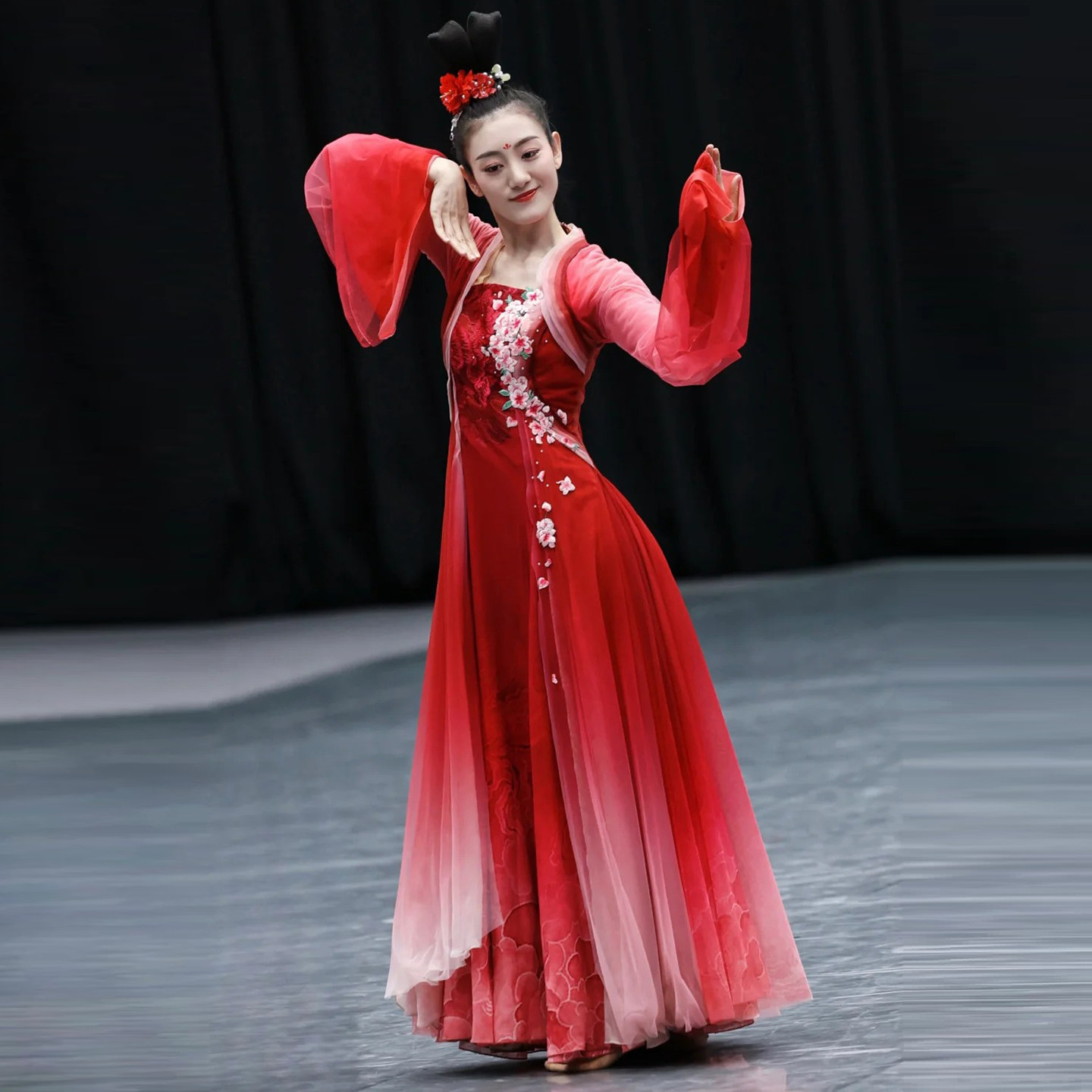 南风红色飘逸大摆演出服女定制