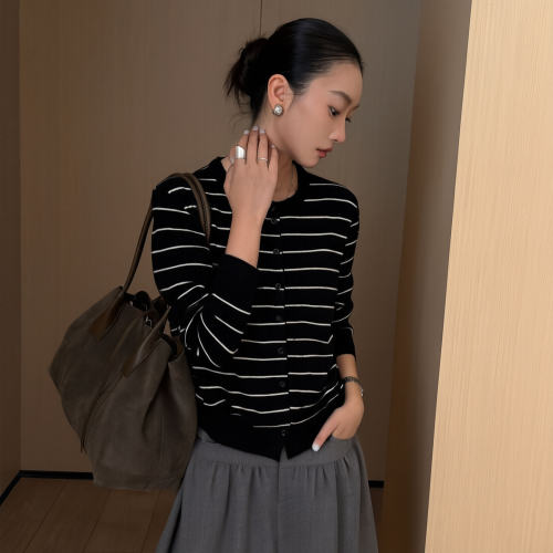 6UP秋韩系老钱风撞色条纹毛衣十三行新款极简针织衫女百搭61098A