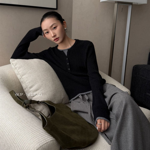 6UP秋冬韩系假两件撞色毛衣老钱风针织衫女通勤慵懒拿货61528