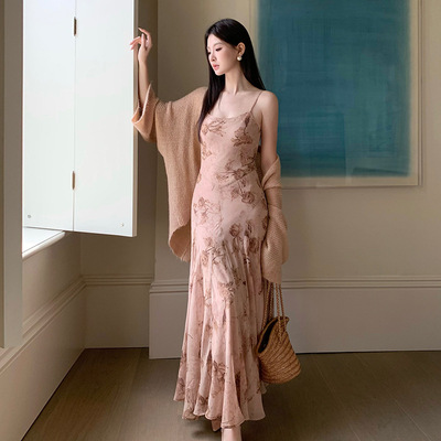 秀熙熙十三行2026秋季优雅气质挂脖印花高腰显瘦连衣裙子女88706