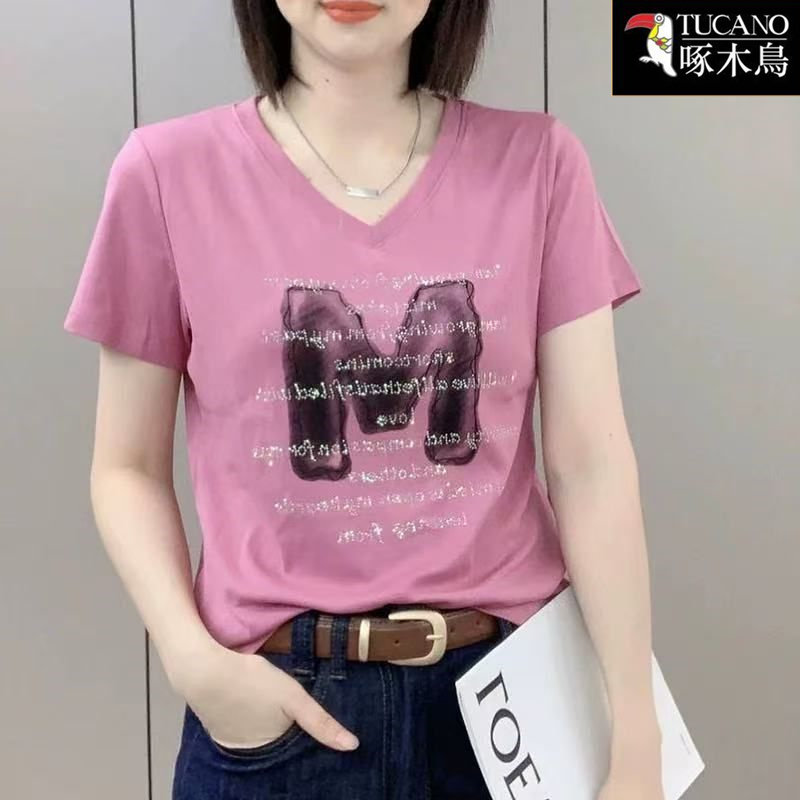啄木鸟夏季薄款短袖V领T恤女2026年新款字母印花大码显瘦休闲上衣