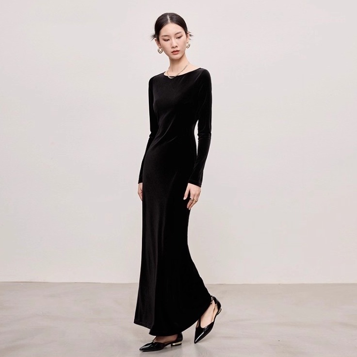 高端丝绒连衣裙鱼尾裙斜裁长袖修身显瘦收腰气质黑色长裙秋冬