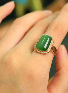 和田玉碧玉18K金镶椭圆戒指