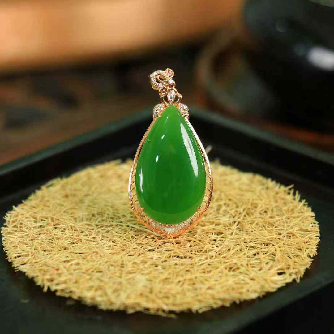18k玫瑰金水滴天然碧玉菠菜绿水滴吊坠女款和田玉挂件项链送妈妈