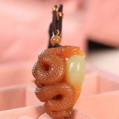 天然和田玉糖料镂空立体吊坠