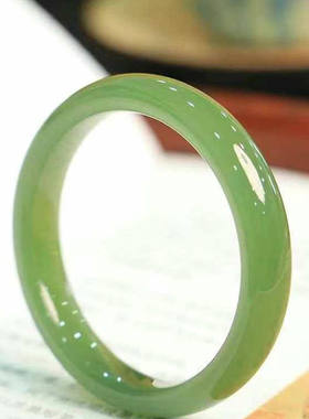 新疆和田玉湖水绿手镯女士玉镯