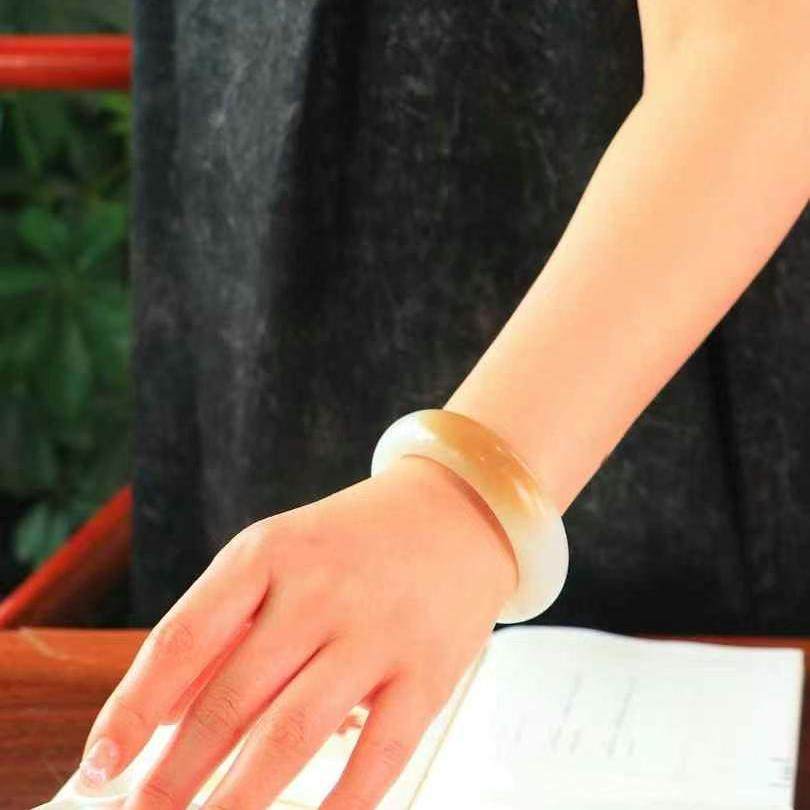新疆和田玉糖料白玉手镯女扁条真正品天然俏色羊脂玉石收藏礼品