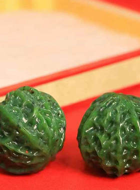 新疆和田玉碧玉核桃把玩件