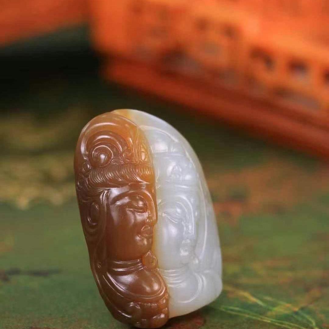天然和田玉糖白玉观音吊坠