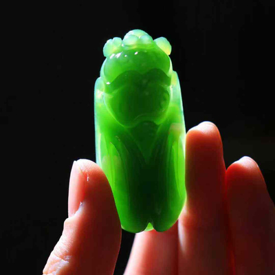 一鸣惊人天然和田碧玉蝉吊坠