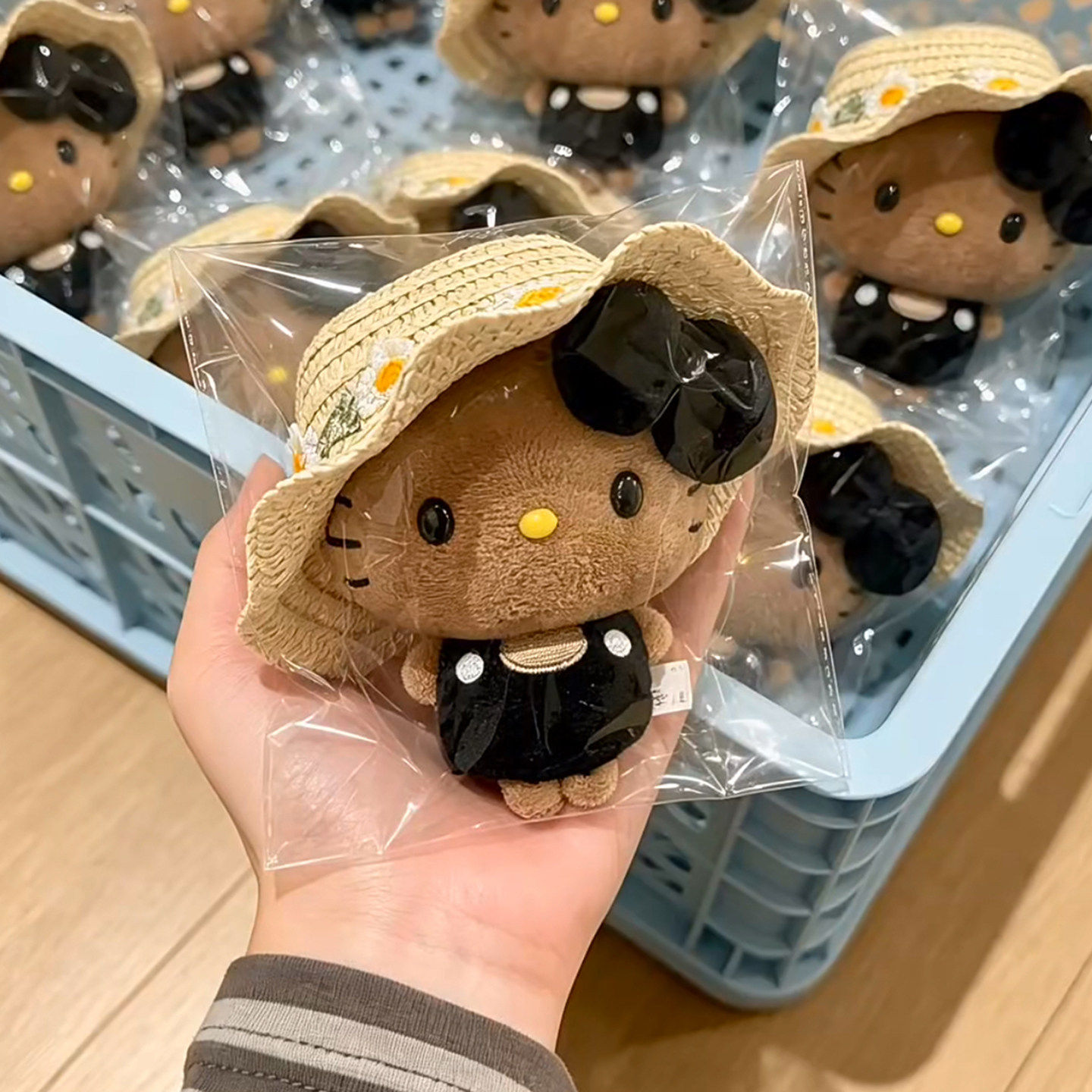 日本代购豆豆眼Kitty包包挂件汽车钥匙扣挂饰电动车可爱公仔卡通