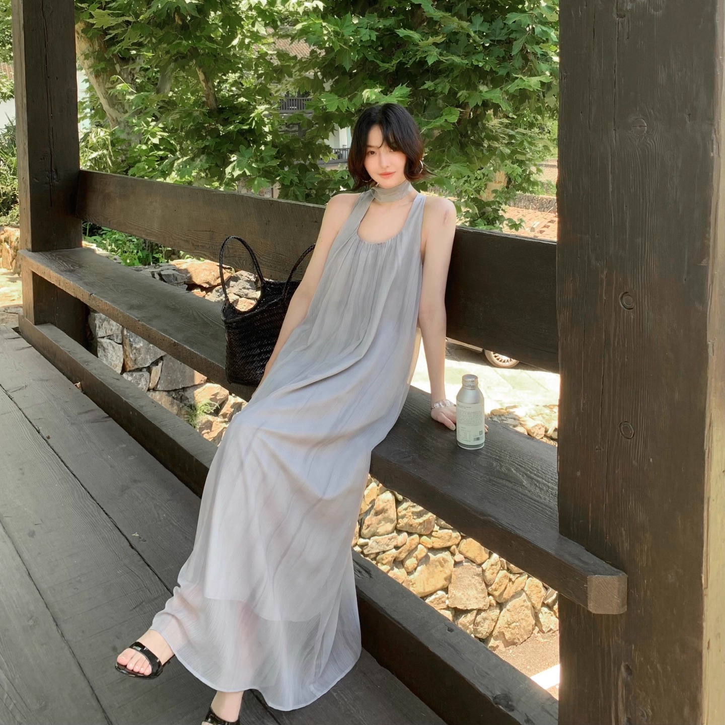 酒午自制法式挂脖飘带宽松连衣裙