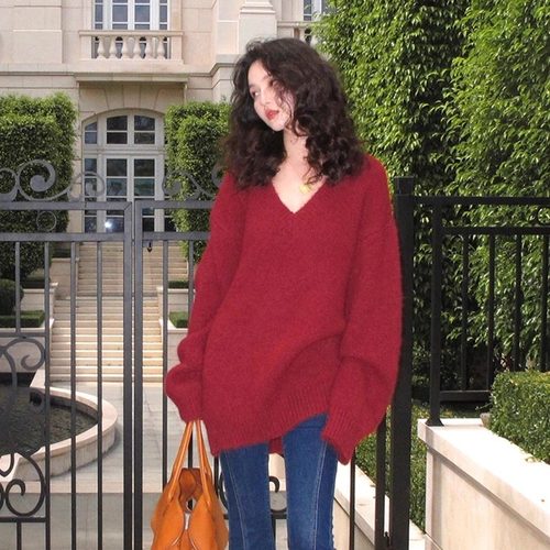 酒午软糯V领毛衣+高腰微喇牛仔裤