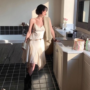 新款 港风复古秋季 蕾丝拼接吊带连衣裙高腰短裙 月光曼 酒午自制