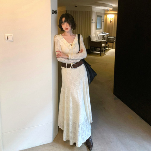 酒午自制v领蕾丝上衣+半身裙套装