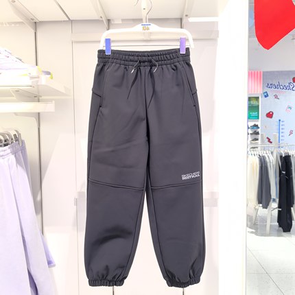 斯凯奇儿童25冬季新款运动户外系列男童梭织长裤休闲裤子P425B020