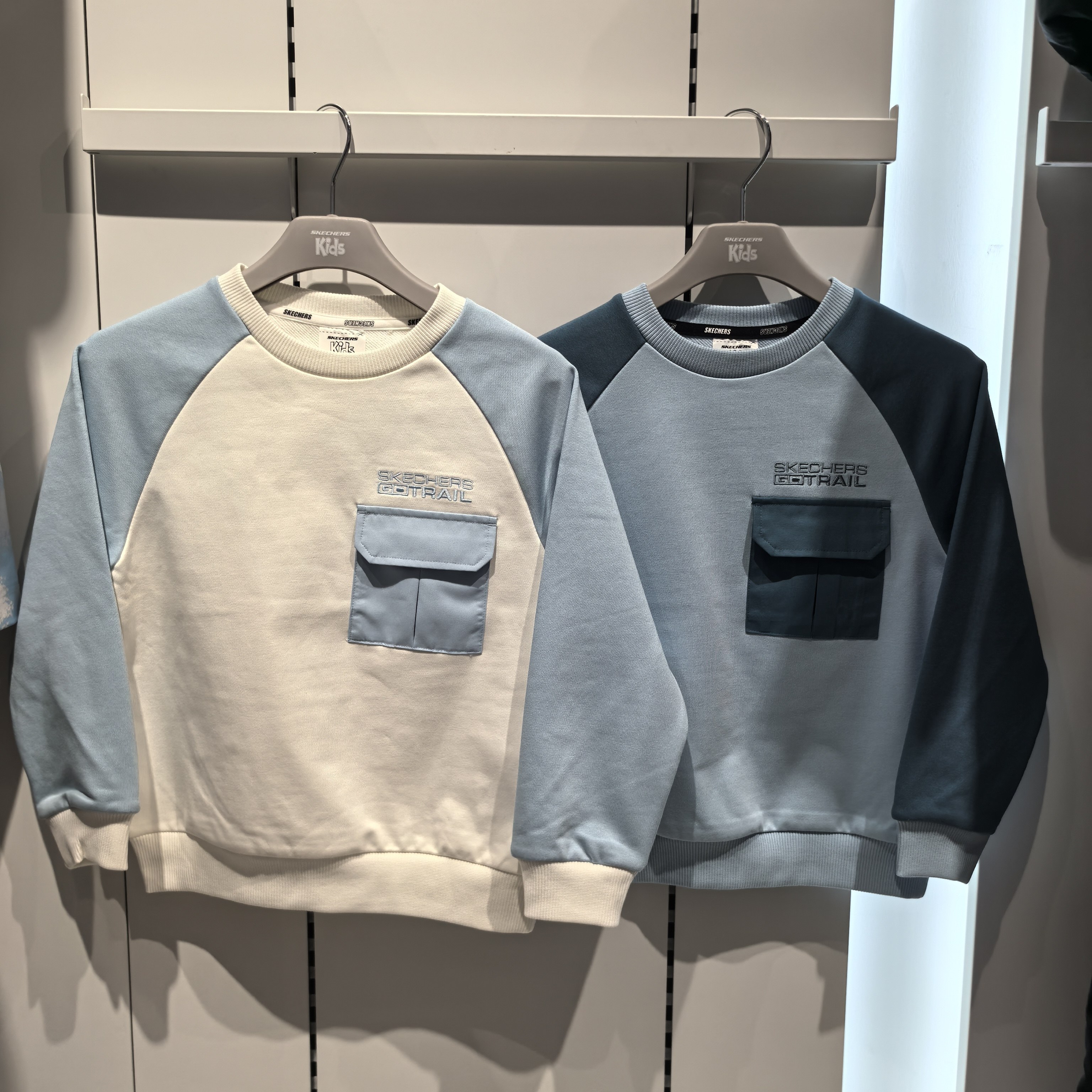 斯凯奇儿童25年春季新款男童时尚舒适拼接休闲运动卫衣 P125B019,童装/婴儿装/亲子装,卫衣/绒衫,淘宝优惠券,粉丝福利购,淘宝优惠卷