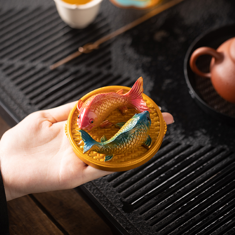 创意变色扭转乾坤鱼茶宠摆件