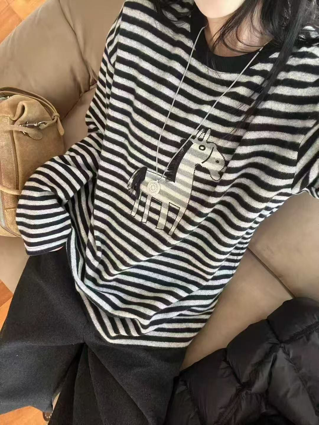 韩伊hanyi正品冬款卡通马儿重工艺羊绒条纹长袖T恤打底衫女上衣