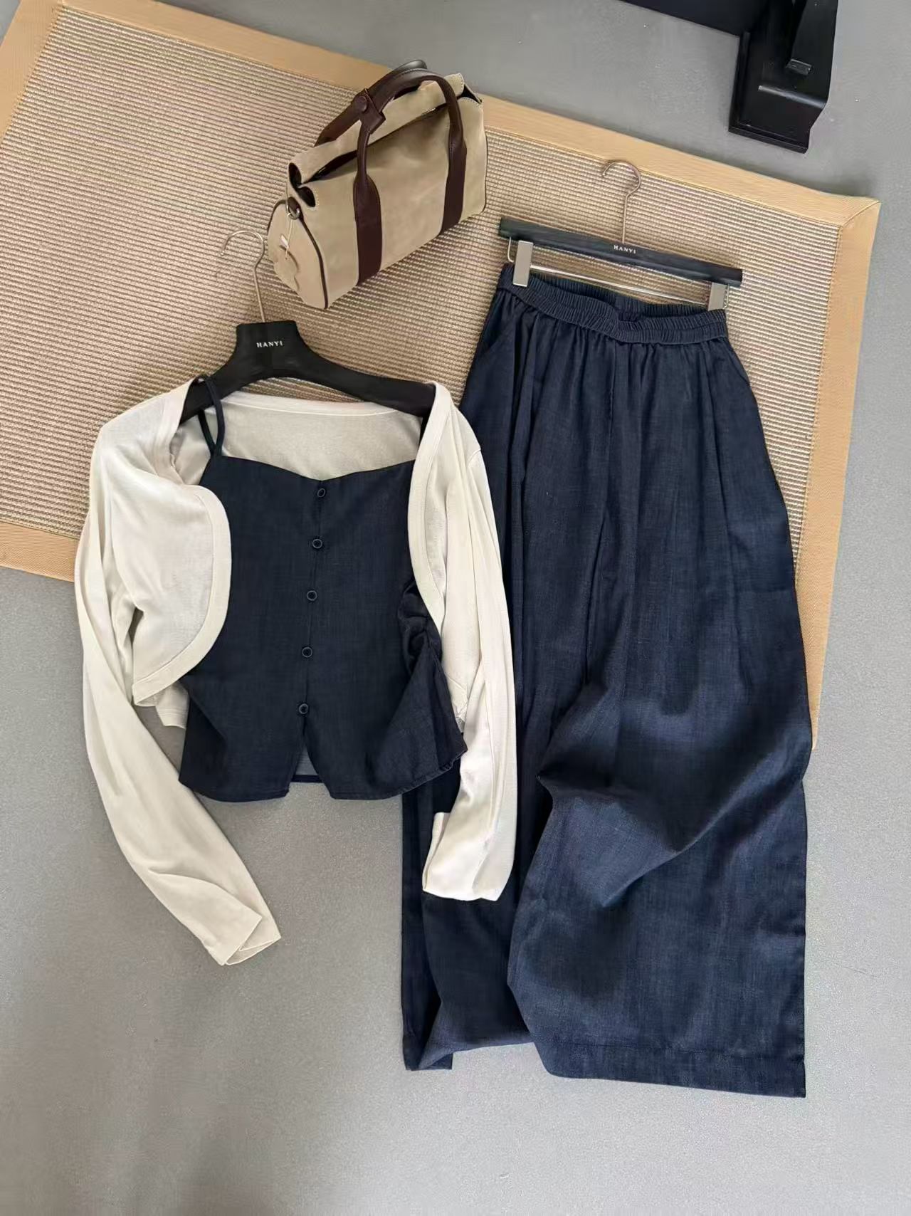 韩伊hanyi正品吊带+白披肩+阔腿裤套装女秋季显瘦三件套休闲套装