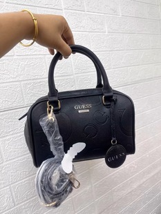 外贸尾货guess枕头包手提斜挎包新款时尚百搭潮流女包休闲通勤包