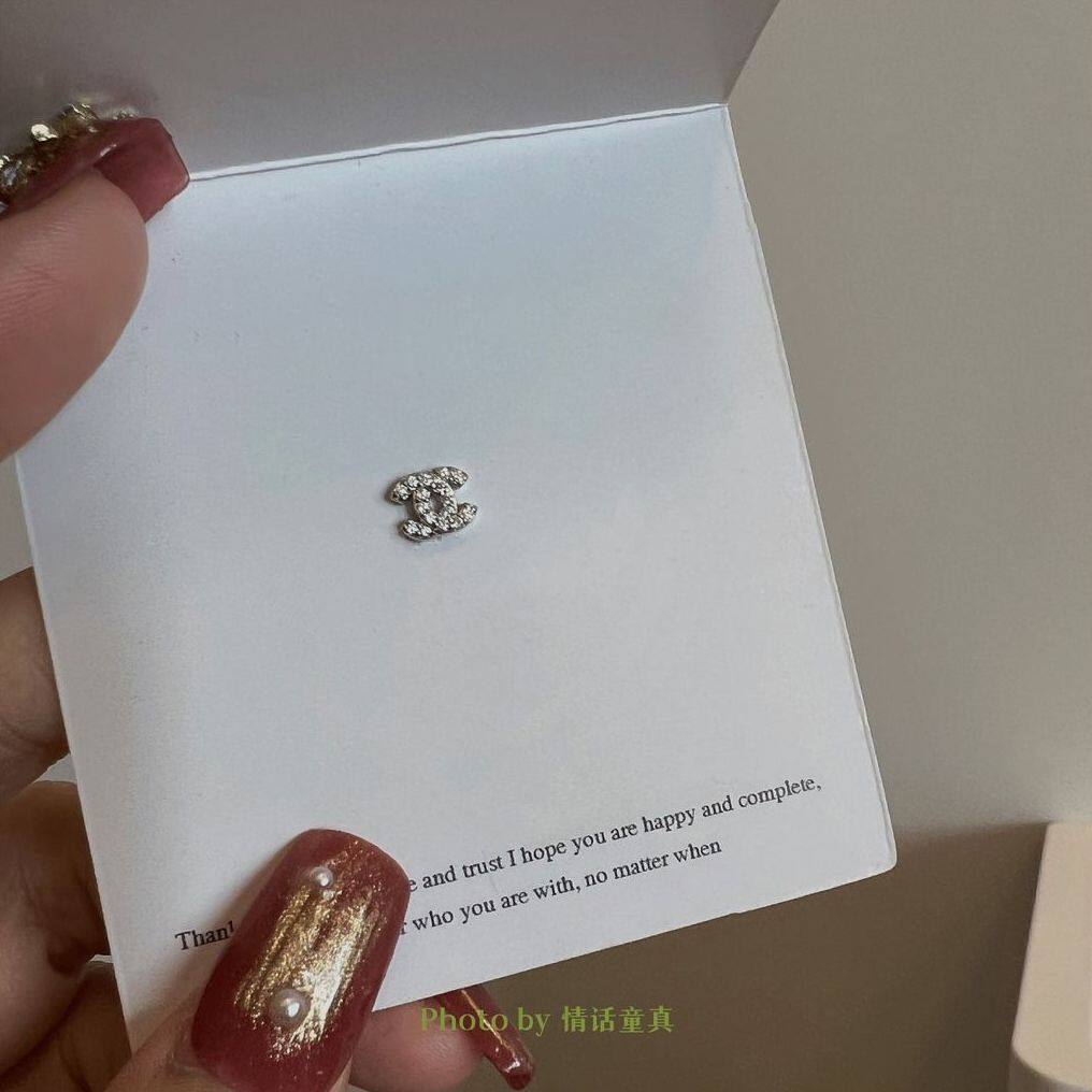 小香风耳骨钉钛钢螺丝拧扣精致小众设计高级感耳钉女2025新款耳饰