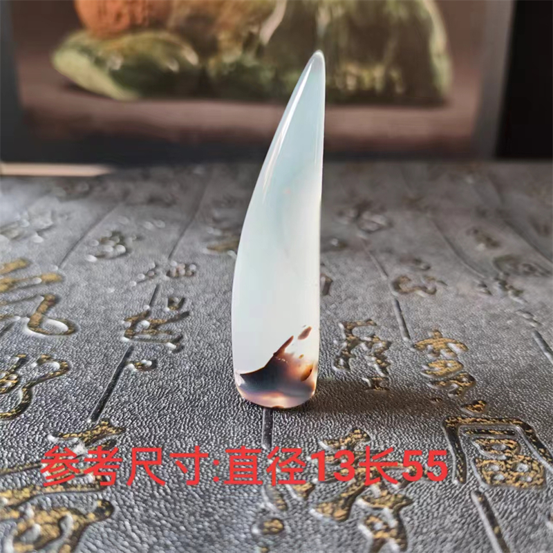 民族风黄冰玉髓狼牙形挂饰