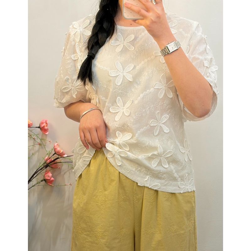 474韩版立体花朵刺绣短袖衬衫女宽松圆领全棉上衣减龄泡泡袖小衫