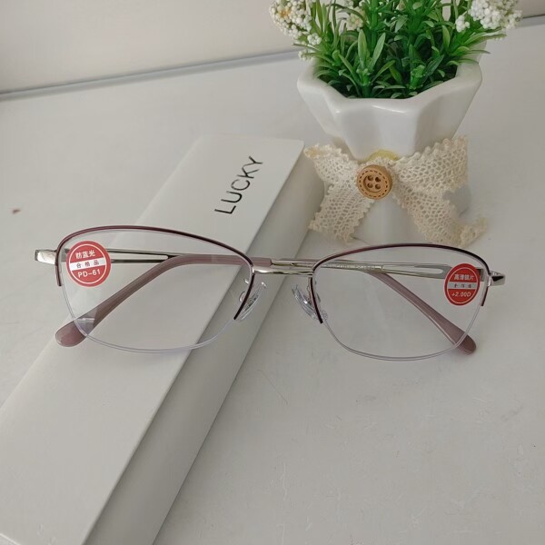 高档时尚减龄防蓝光老花眼镜女士品牌高清中老年人超轻时尚阅读镜