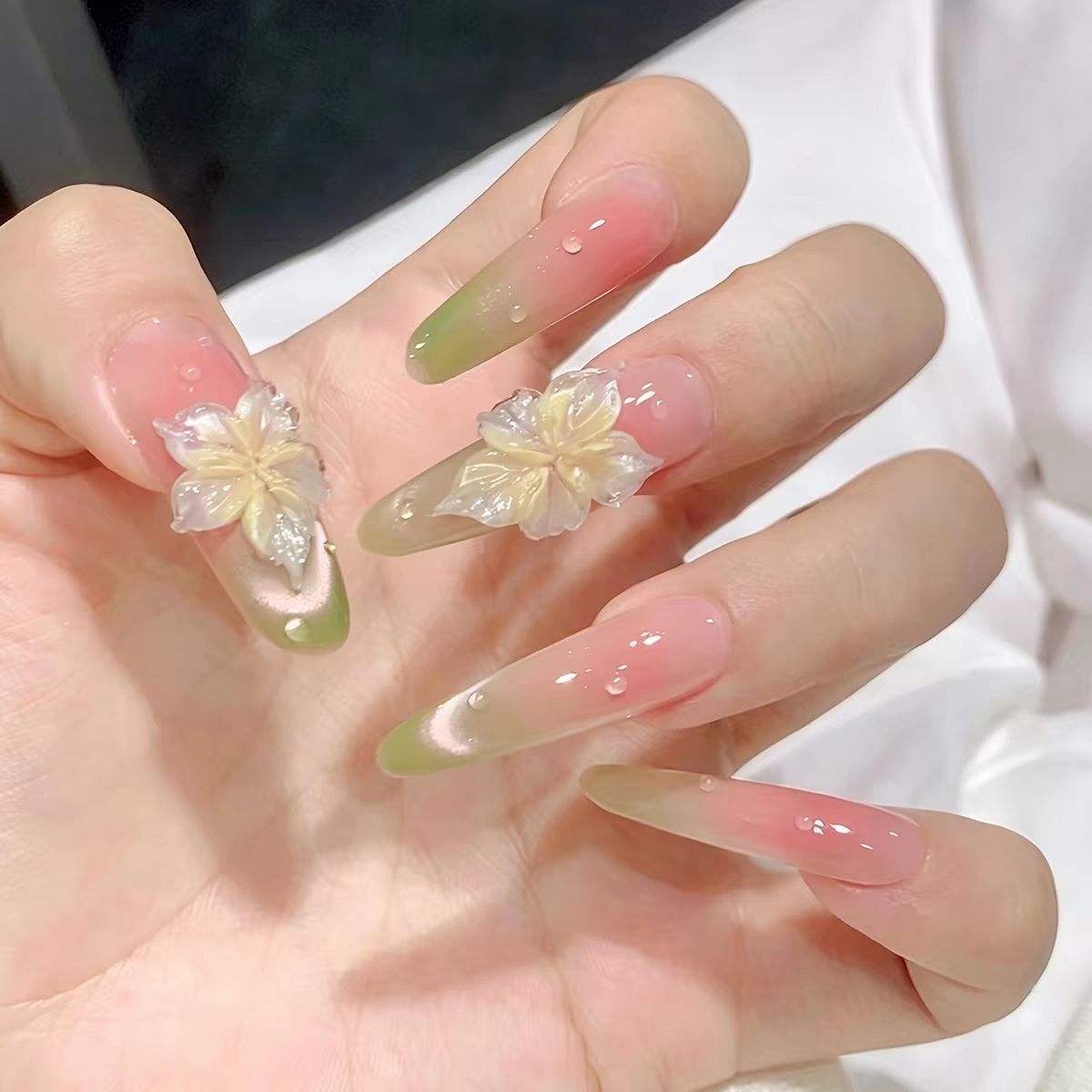 手工美甲穿戴甲2026新款高级感猫眼渐变绿雕花中长款儿童指甲贴片