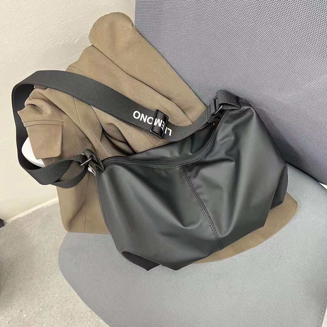 防水布包大容量饺子包女2023新款斜挎大包韩版百搭单肩包潮托特包