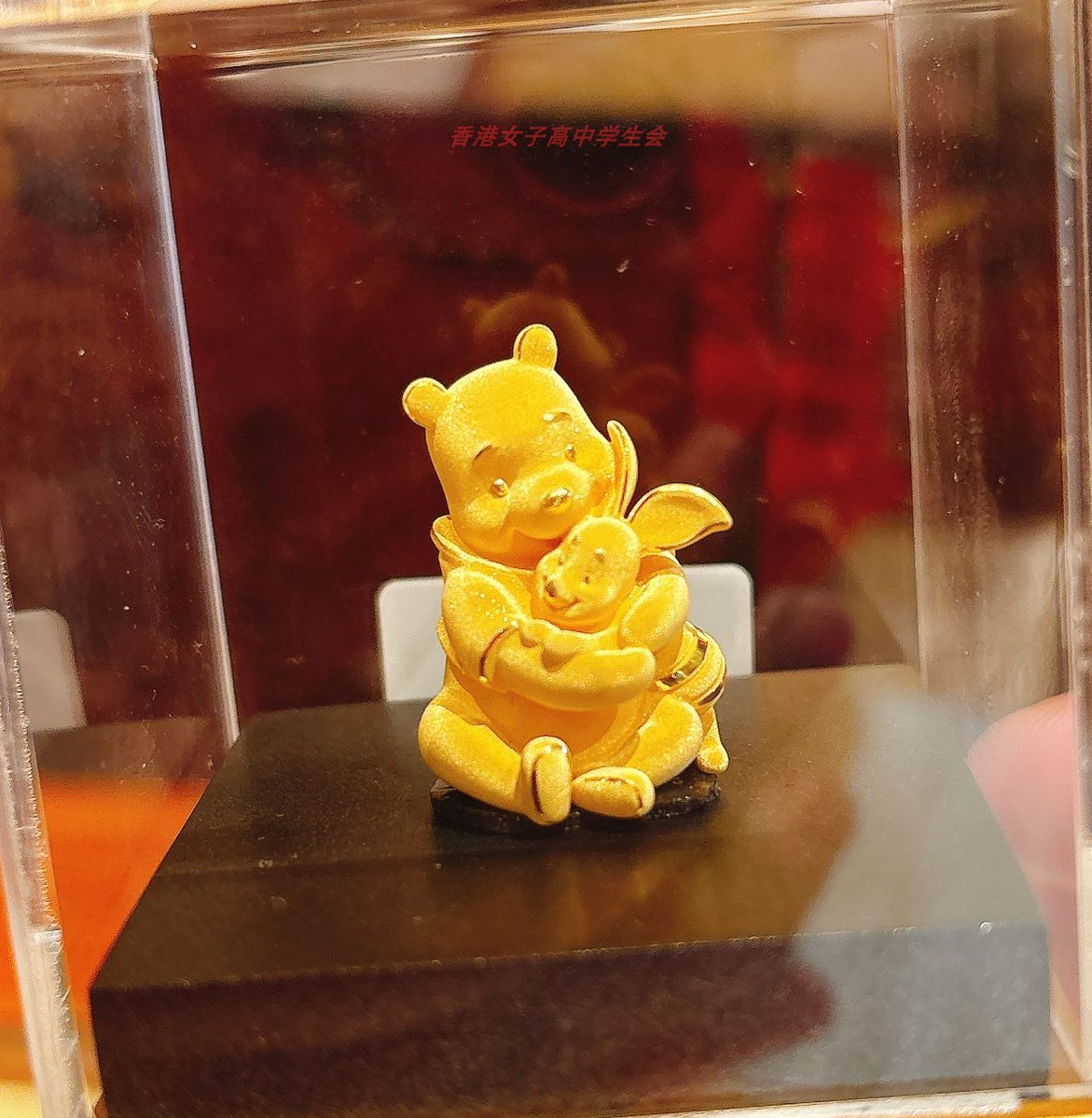 香港迪士尼限定周大福小熊维尼噗噗皮杰宝宝蜂蜜瓶9999足金摆件