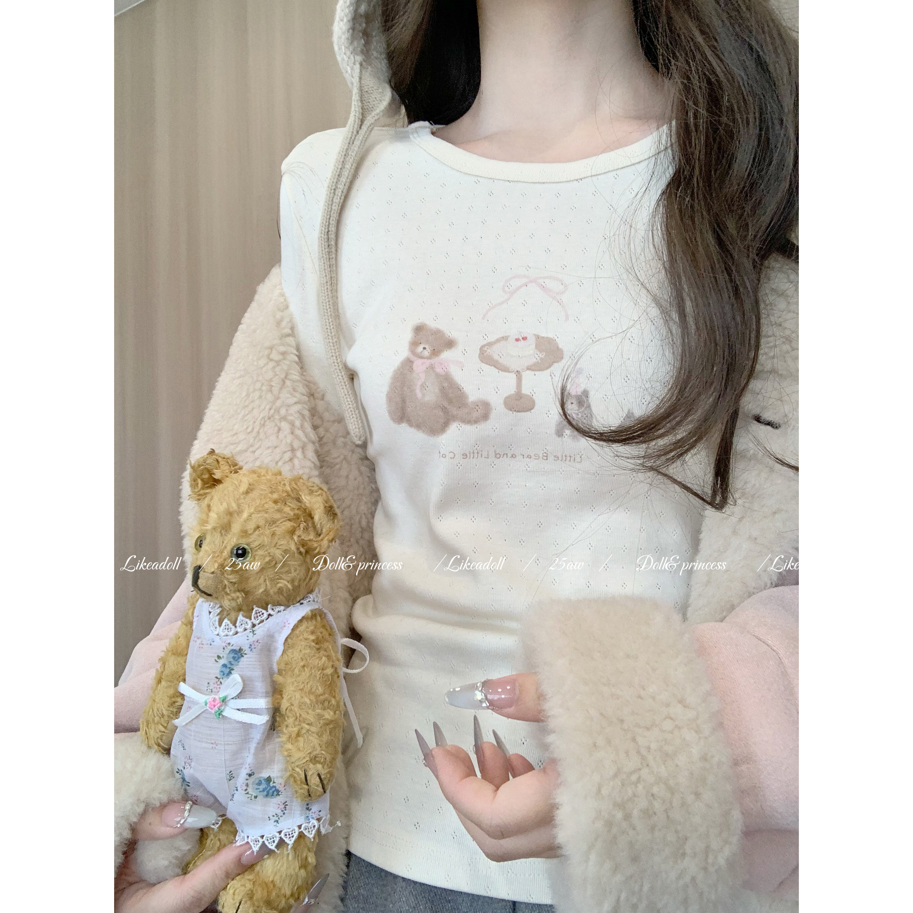 杏色印花圆领长袖T袖上衣