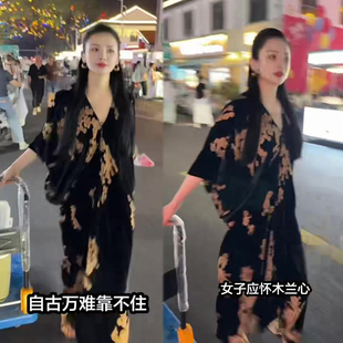 复古印花气质连衣裙女2026夏季新款V领长袖高级感气质显瘦长裙子