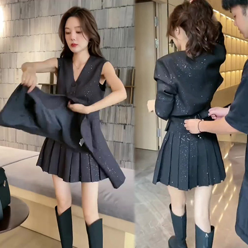 时尚洋气潮流三件套女秋季新款百搭马甲显瘦外套减龄百褶裙套装潮