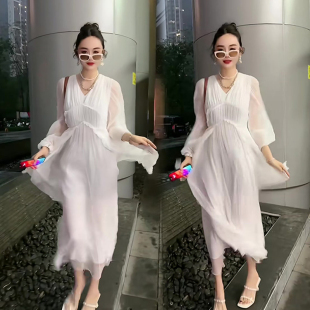 2024夏季新款超仙女神范连衣裙欧货V领显瘦遮肉时尚高级感雪纺裙