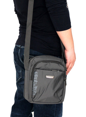 2025春夏新款男包单肩斜挎背包男士休闲通勤防水尼龙牛津帆布包邮