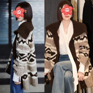 秦岚同款软糯毛绒加厚几何图案大领针织开衫外套女秋冬慵懒风毛衣