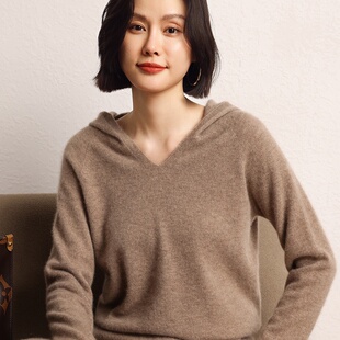 山羊绒2025秋冬女新款V字领帽衫纯色套头短款卫衣宽松针织衫毛衣