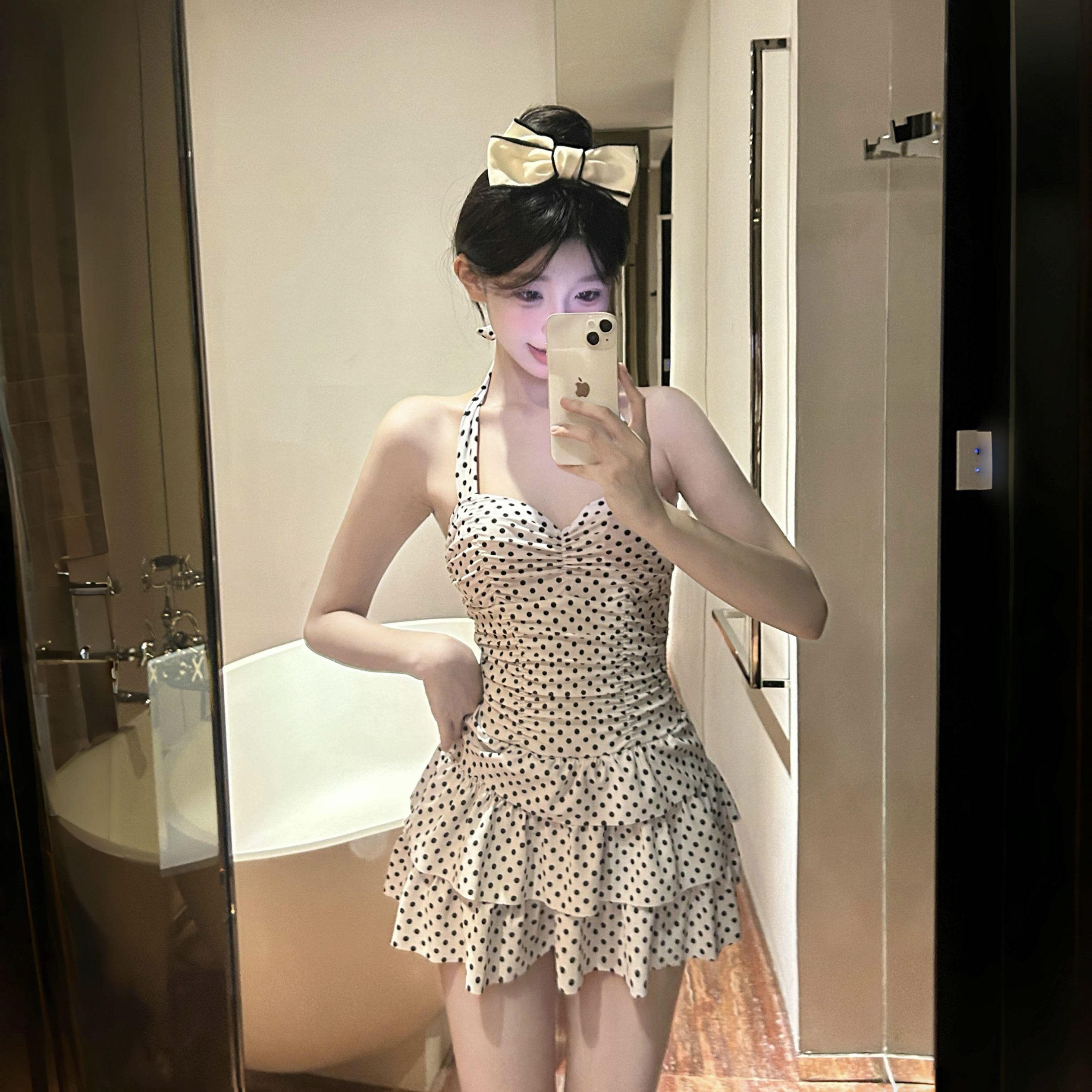 2026新款连体裙式波点微胖泳衣女泡温泉保守显瘦遮肉性感大胸聚拢