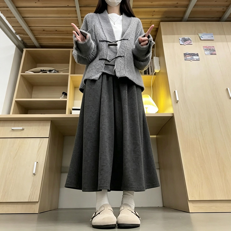 秋冬穿搭矮个子深灰色糯米半身裙遮胯显瘦150cm中长款a字大摆伞裙