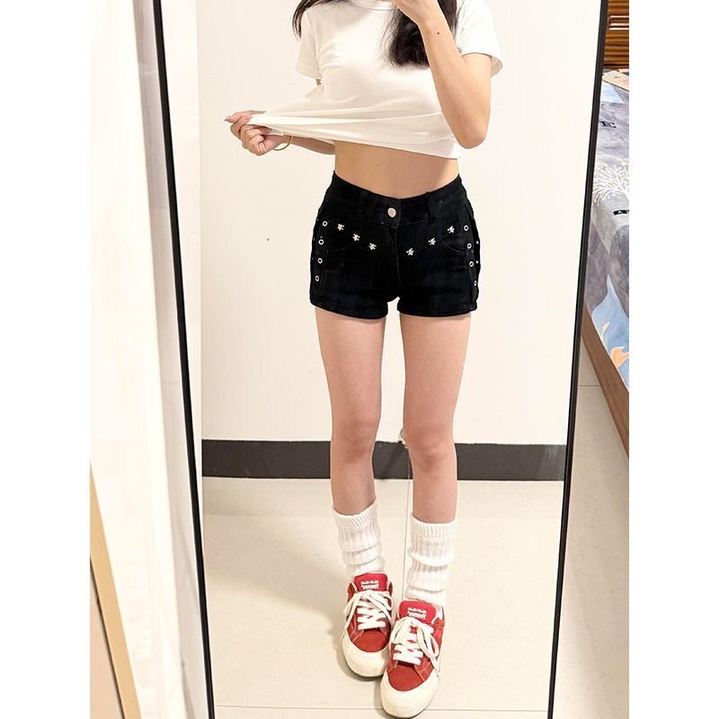 矮个子美式低腰牛仔短裤辣妹显瘦150cm黑色铆钉紧身包臀超短热裤